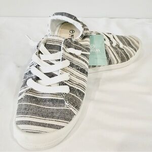 Magellan Outdoors Black and White Women's Sneakers